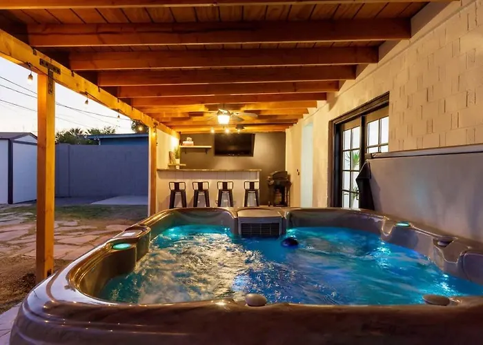Renovated Retreat Old Town Sleeps 6