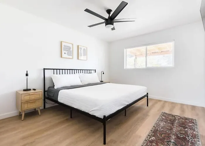 Renovated Retreat Old Town Sleeps 6 Holiday home *